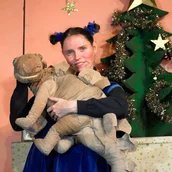 Szene aus Frau Schaum und ein Dinosaurier unterm Weihnachtsbaum