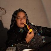 Veranstaltungen in Berlin: Simone Dede Ayivi & Kompliz*innen: Autsch – Warum geht es mir so dreckig?