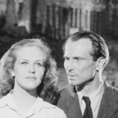 Filmszene "Die Mörder sind unter uns" (1946) mit Hildegard Knef und Ernst Wilhelm Borchert.