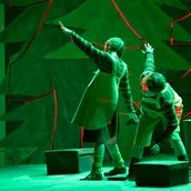 Stephanie Lauricella als Hänsel, Kim-Lillian Strebel als Gretel