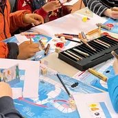 Kinder bei einem Workshop im Museum Nikolaikirche.