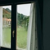 Blick durch ein Fenster