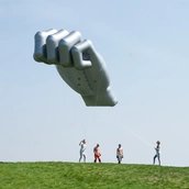 Anetta Mona Chişa und Lucia Tkáčová, Try Again. Fail Again. Fail Better. (Videostill), 2011, 1-Kanal-Video, Farbe, Ton 7:57 min