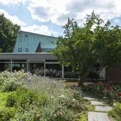 Walter-Rossow-Garten, Akademie der Künste am Hanseatenweg