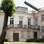 Archenhold-Sternwarte mit dem längsten beweglichen Linsenfernrohr der Welt.