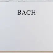 Tafel mit dem Namen Bach