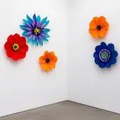 Papierblüten - Buntes Design im Großformat