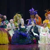 u. a. Dong-Hwan Lee als Pierre Fléville, Annika Schlicht als Gräfin von Coigny, Attilio Glaser als Der Abbé, María José Siri als Madeleine von CoignyBettina Stöß