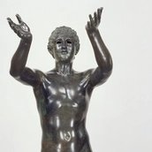 Statue eines jungen Mannes (sog. Betender Knabe), Bronze, Ende 4./Anfang 3. Jh.v.Chr.