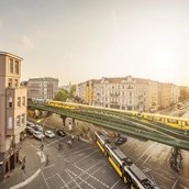 Blick von oben auf die Schönhauser Allee, Ecke Eberswalder Straße