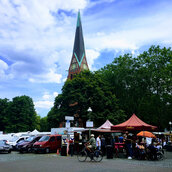 Karl-August-Platz mit Trinitatiskirche
