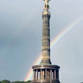 Siegessäule mit Regenbogen