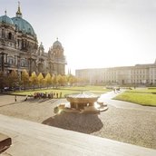 Berliner Dom und Humboldt Forum vom Alten Museum aus gesehen