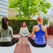 Yoga & Lunch im Secret Champagne Garden