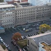 Blick auf die ehemalige Stasi-Zentrale, den heutigen „Campus für Demokratie“