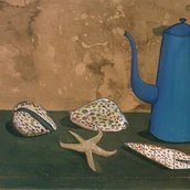 Ernst Schroeder, Schneckengehäuse, Seestern und Kanne, um 1955, Beize, Tusche und Wasserfarben auf braunem Karton, 24,3 x 36 cm