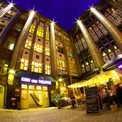 Chamäleon, Eingang, abends , beleuchtet