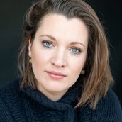 Elina Albach