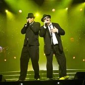 Chris und Geoff Dahl als Blues Brothers in der Show Stars in Concert