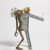 Jude Griebel, Hardened, 2016, Holz, Ton, Pappmaché, Ölfarbe, 58,42 × 44,45 × 27,94 cm