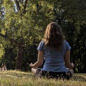 Meditation im Grünen