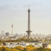 Funkturm mit Berliner Skykline und Fernsehturm im Hintergrund