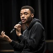 Logan February bei einem Gespräch in der mechanischen Arena bei der Transkontinentale 2025