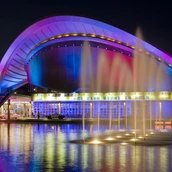 Haus der Kulturen der Welt, Außenaufnahme - abends, beleuchtet