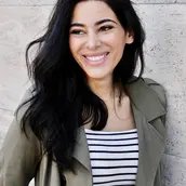 Porträt der Autorin, Schauspielerin und Philosophin Samira El Ouassil