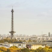 Funkturm mit Berliner Fernsehturm im Hintergrund