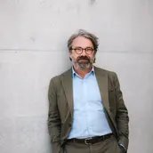 Porträt des Chefkorrespondenten der Deutschlandfunk-Senderfamilie und Leiter des Hauptstadtstudios in Berlin und des Europa-Studios in Brüssel, Stephan Detjen