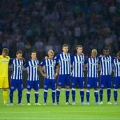 Mannschaft von Hertha BSC auf dem Feld im Olympiastadion