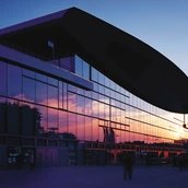 Max-Schmeling-Halle bei Sonnenuntergang