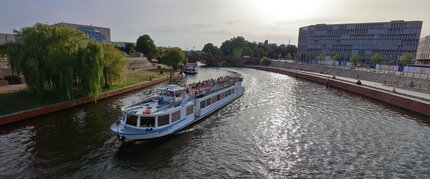 Boat tour in the center of Berlin with Stern und Kreisschiffahrt
