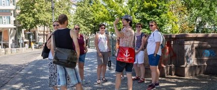Besucher auf der Kreuzberg Tour von Adventure World Tours