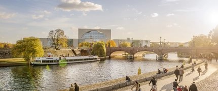 Die Spree mit Blick auf das Regierungsviertel 