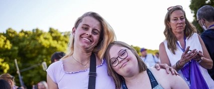 zwei Frauen bei der Athletendisko