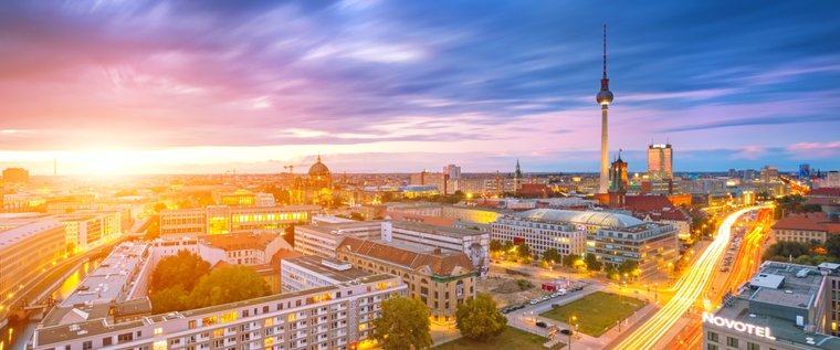 Skyline Berlin Mitte mit Fernsehturm