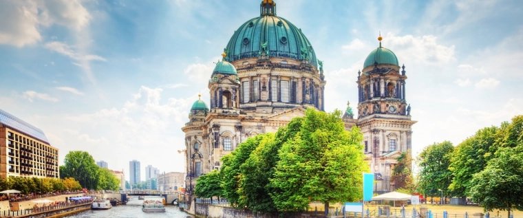 Berliner Dom im Sommer