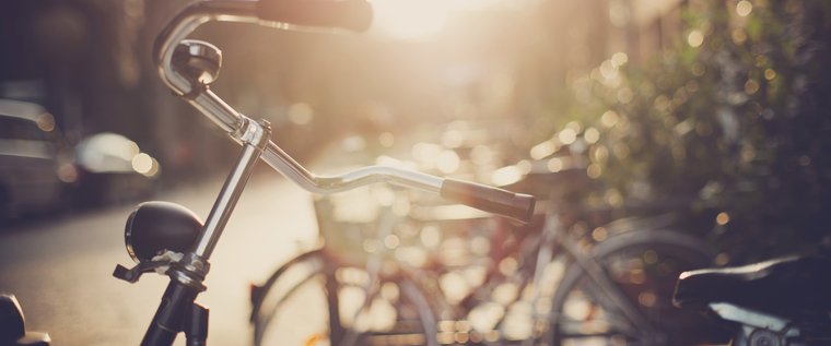 Fahrrad im Gegenlicht