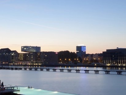 Blick von der Arena auf den Osthafen