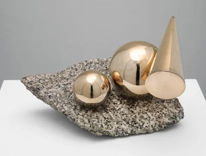 Ausgewogene Formen in Gunmetal auf kornischem Granit, 1956–1957, Marlow Moss. Tate.