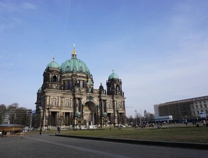 Treffpunkt: Berliner Dom/Hauptportal Am Lustgarten