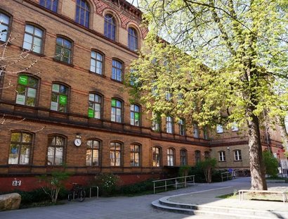 Hofansicht der Bibliothek am Wasserturm