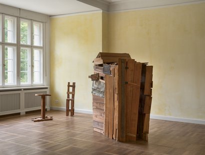 Beverly Buchanan, Shack South Inside Out (Detail), 1990, Installationsansicht Beverly Buchanan. Weathering mit Ima-Abasi Okon, Haus am Waldsee, 2025, Foto: Julian Blum