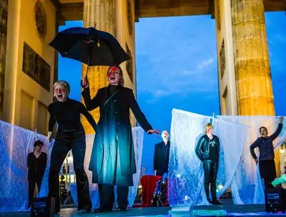 Performance am Brandenburger Tor