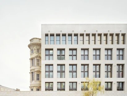 Ostfassade und Eckrondell