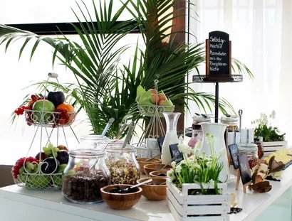 e_66838a7fce9f4c31aa79b3f3c6dadcf3_img-hopop