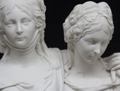 Nach Gottfried Schadow: Verkleinerte Fassung des Doppelstandbildes der Prinzessinnen Luise und Friederike von Preußen, Porzellan
