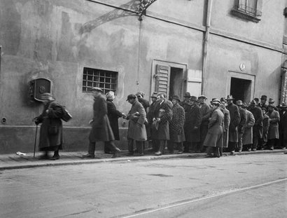 Edith Tudor-Hart, »Suppenausgabe«, Wien, 1931 © Estate of W. Suschitzky, courtesy Fotohof
